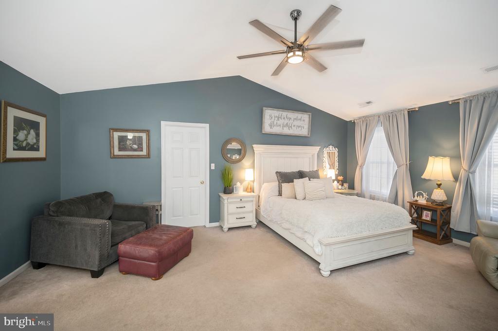 8 OAK CREST COURT