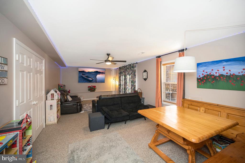 8 OAK CREST COURT
