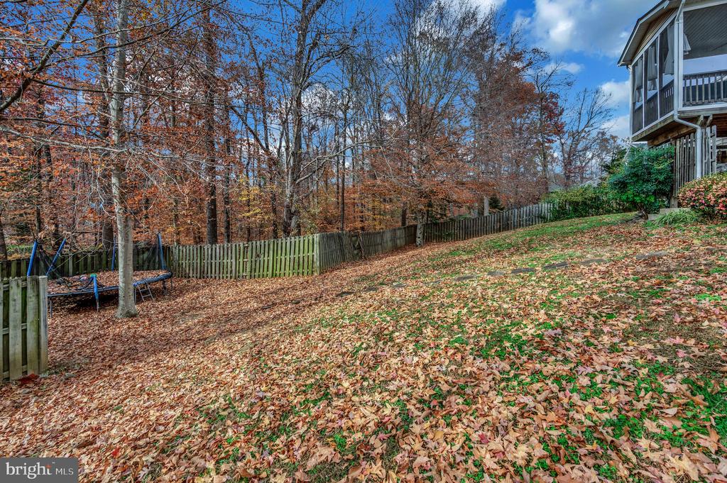 8 OAK CREST COURT