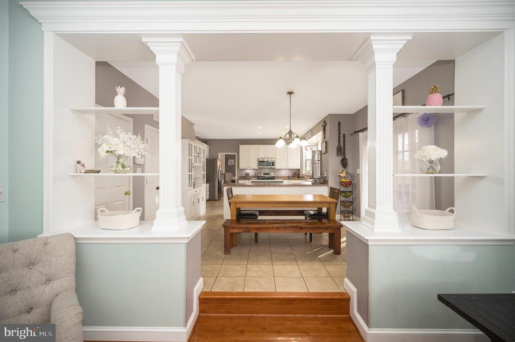 8 OAK CREST COURT