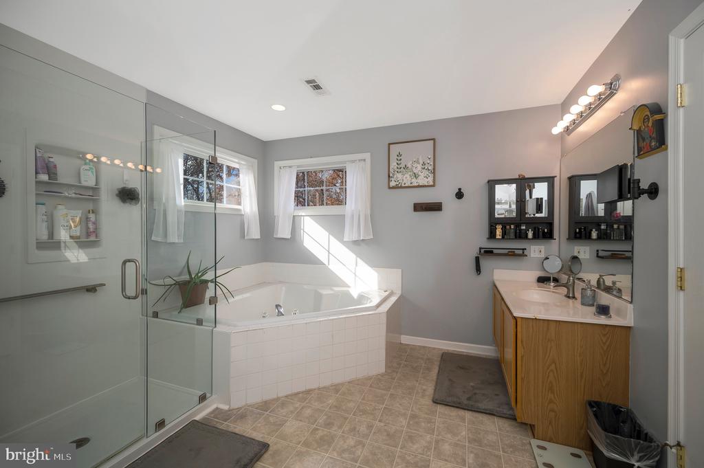 8 OAK CREST COURT