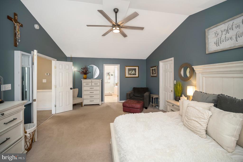 8 OAK CREST COURT