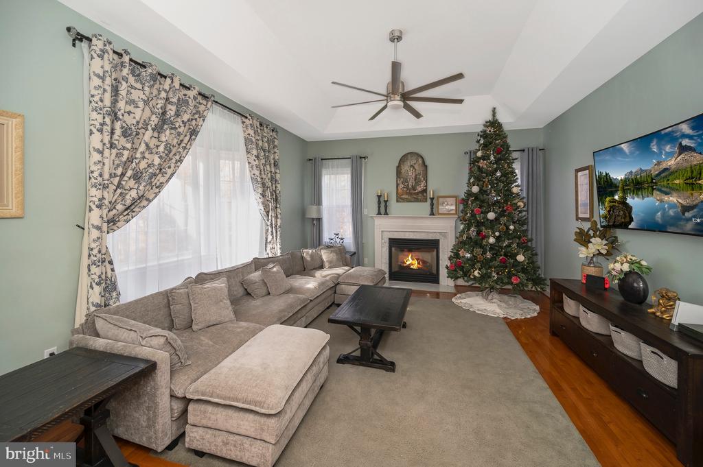8 OAK CREST COURT