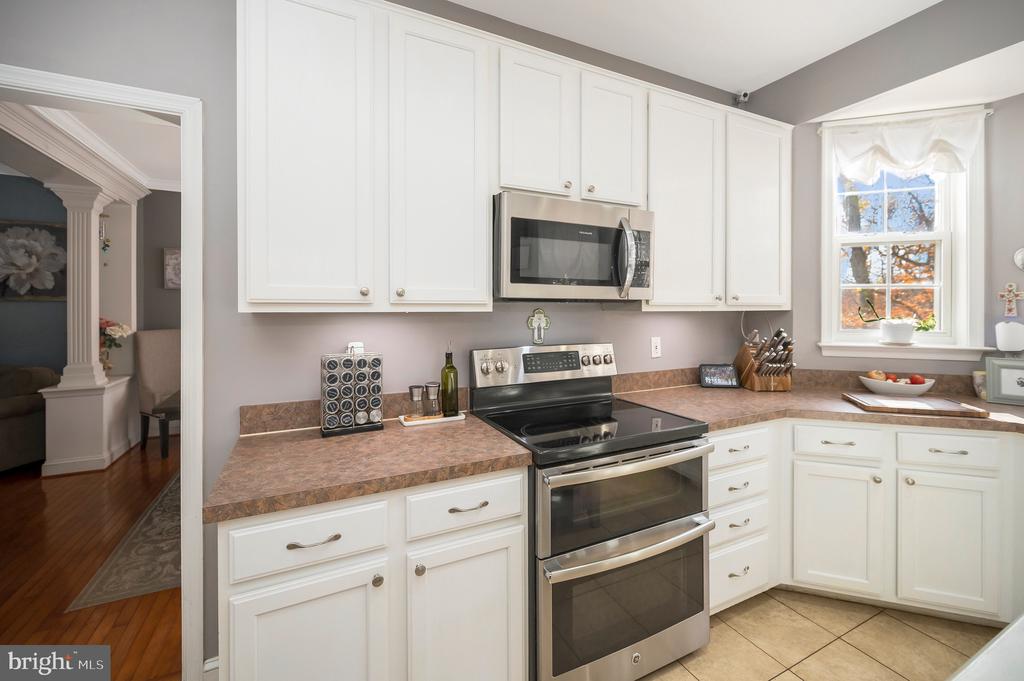 8 OAK CREST COURT