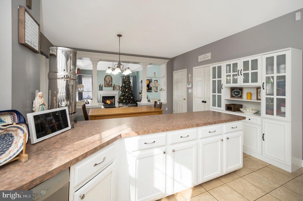 8 OAK CREST COURT