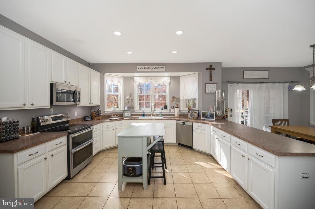 8 OAK CREST COURT