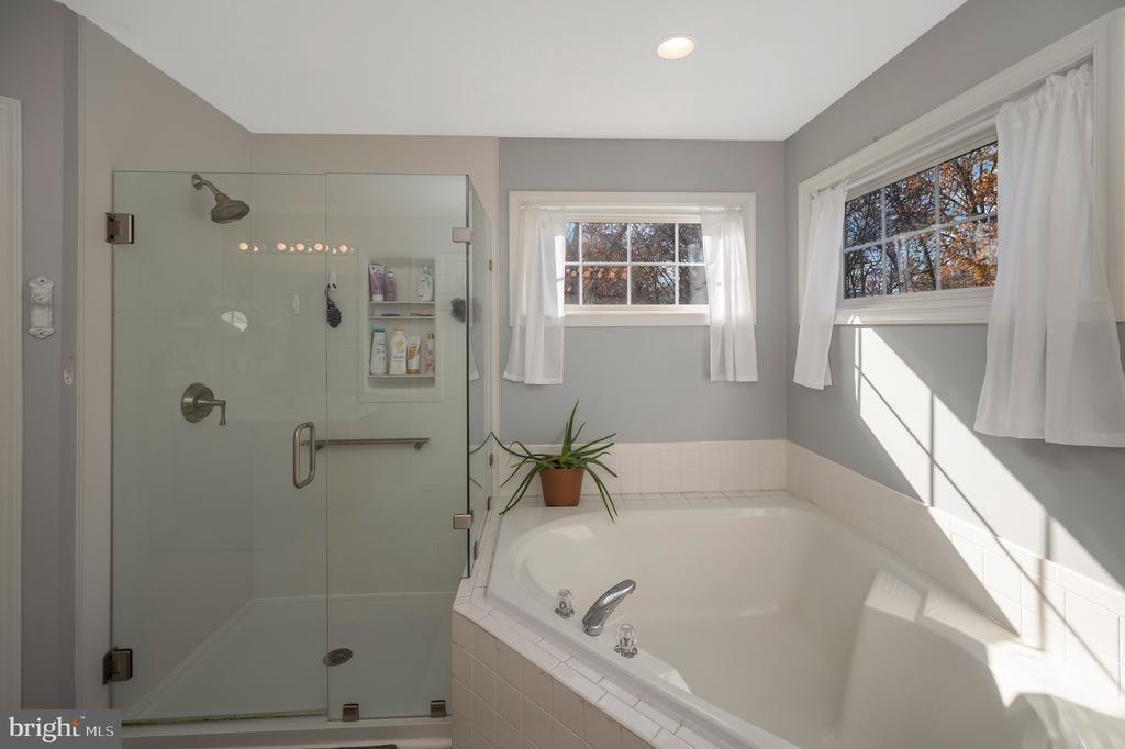 8 OAK CREST COURT