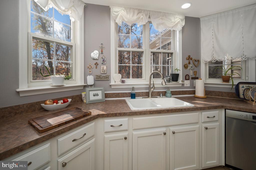 8 OAK CREST COURT