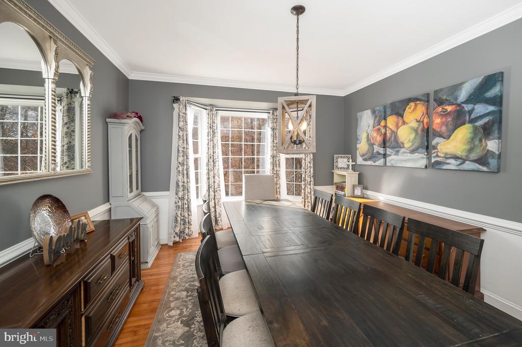 8 OAK CREST COURT