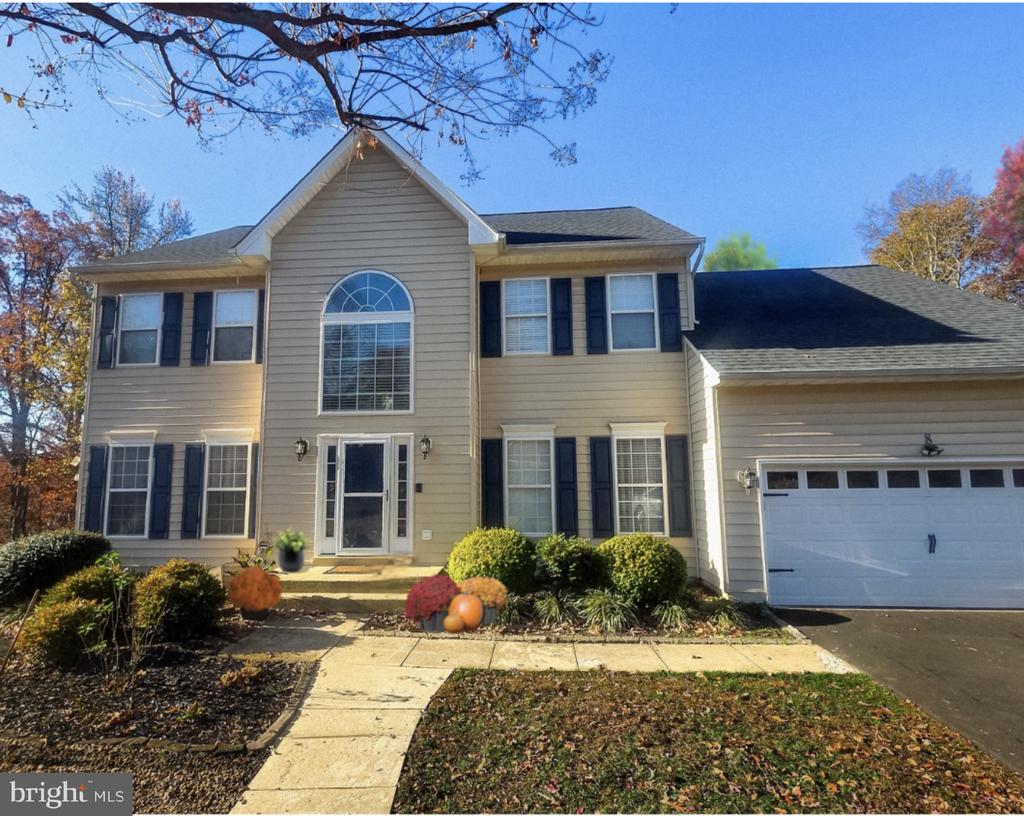 8 OAK CREST COURT