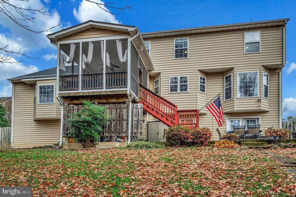 8 OAK CREST COURT