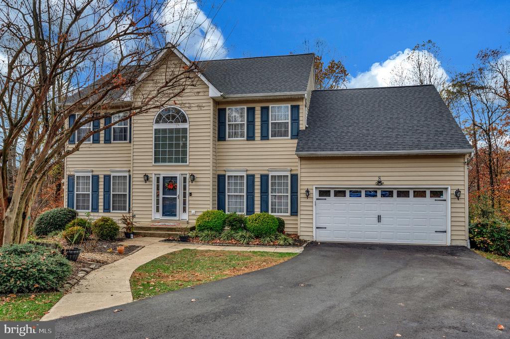 8 OAK CREST COURT