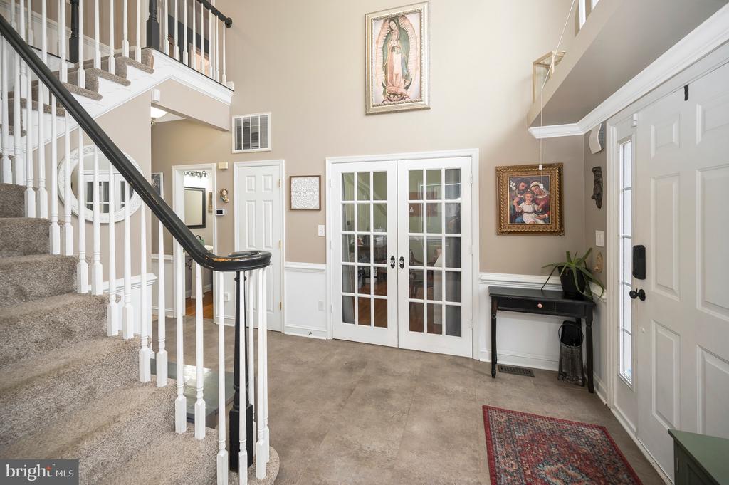 8 OAK CREST COURT
