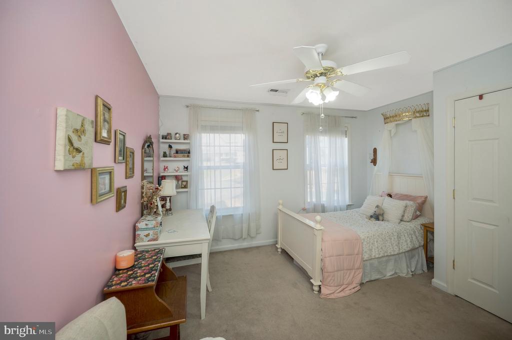 8 OAK CREST COURT