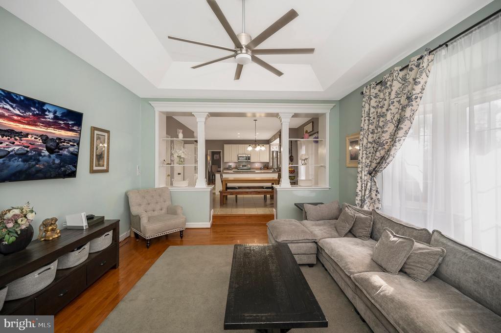8 OAK CREST COURT