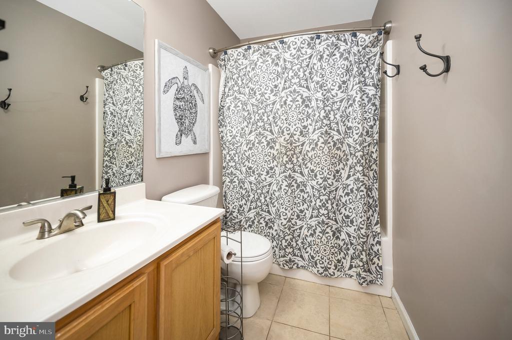 8 OAK CREST COURT