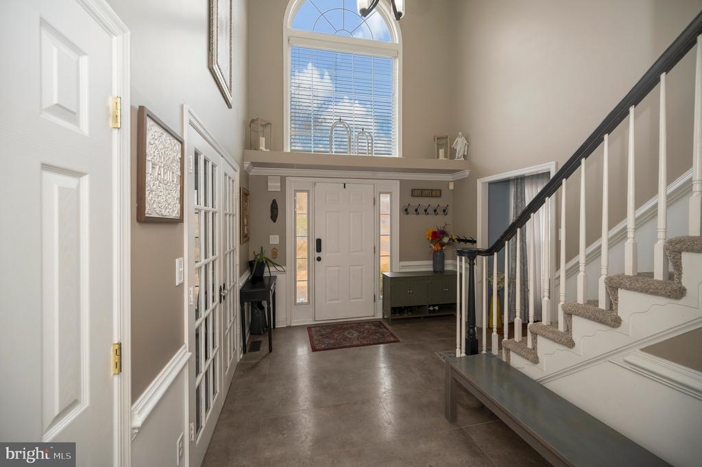 8 OAK CREST COURT