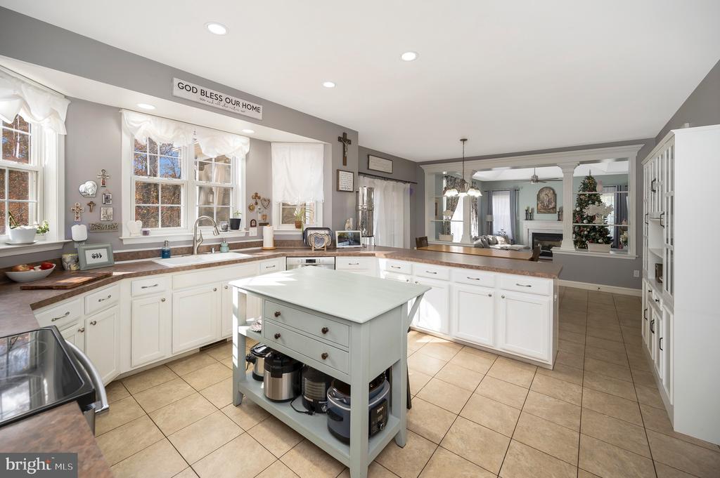 8 OAK CREST COURT