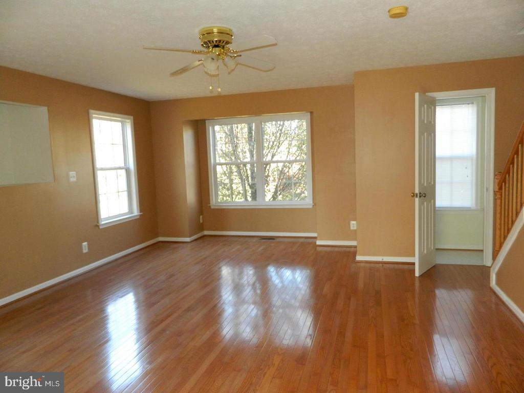 609 KENSINGTON DRIVE