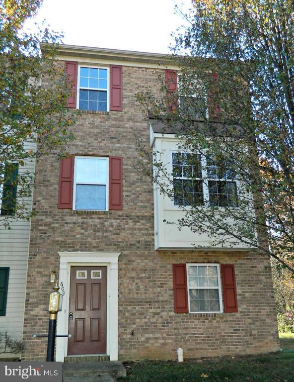 609 KENSINGTON DRIVE