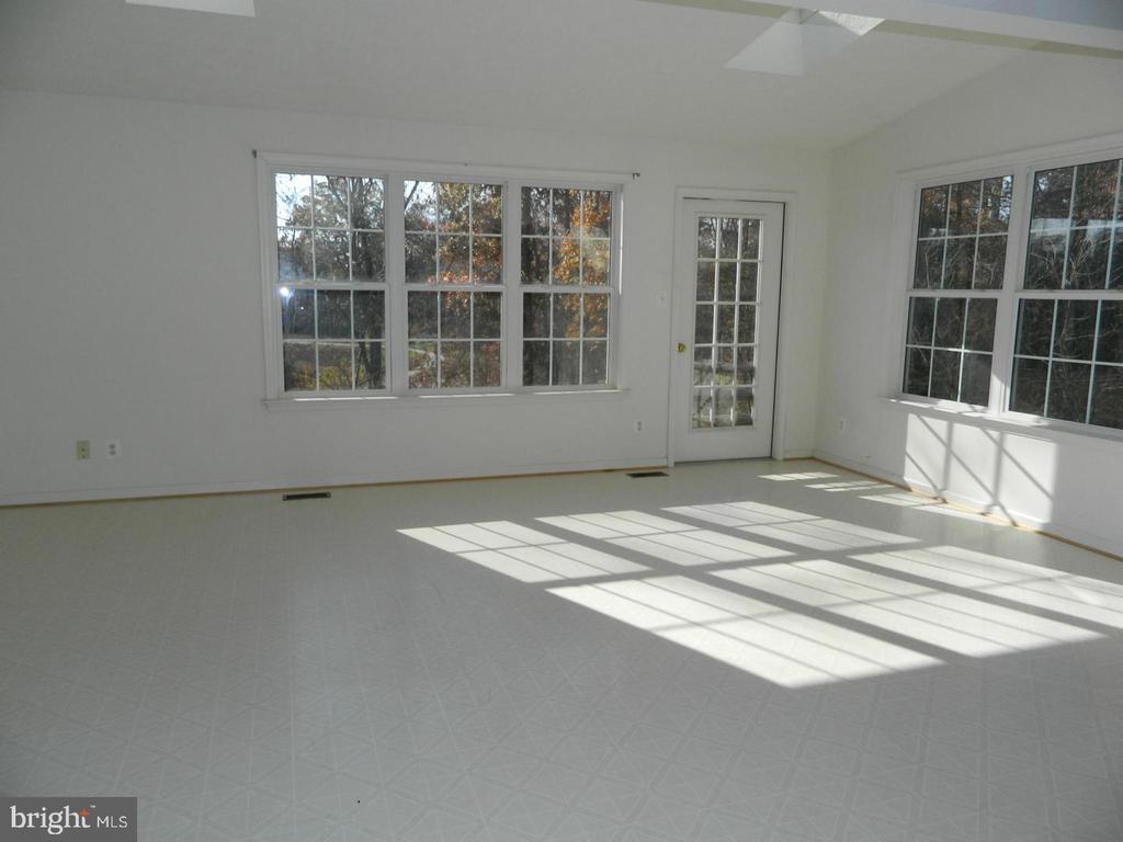 609 KENSINGTON DRIVE