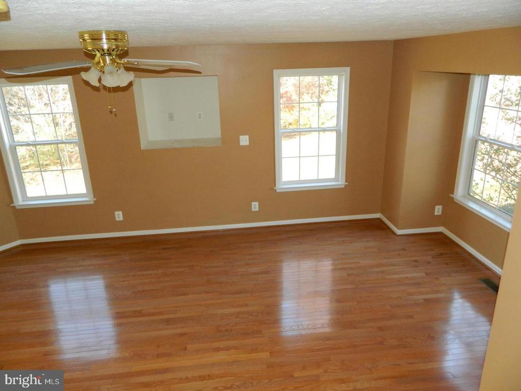 609 KENSINGTON DRIVE