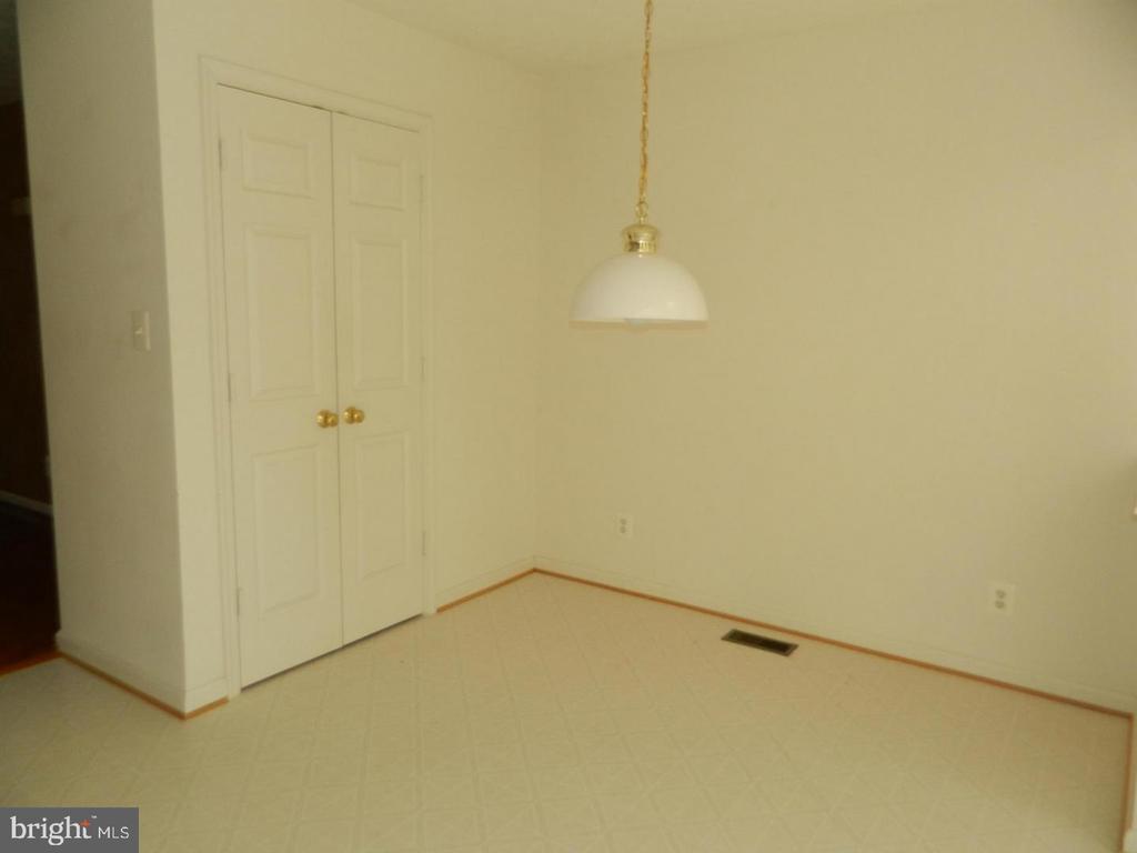 609 KENSINGTON DRIVE