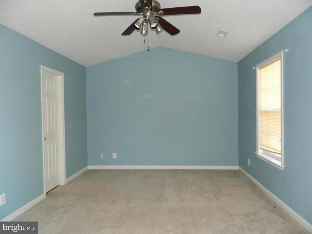 609 KENSINGTON DRIVE