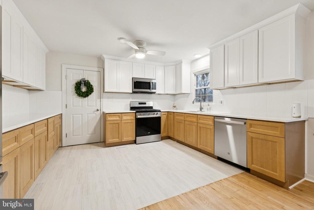 28 RIDGEMORE CIRCLE