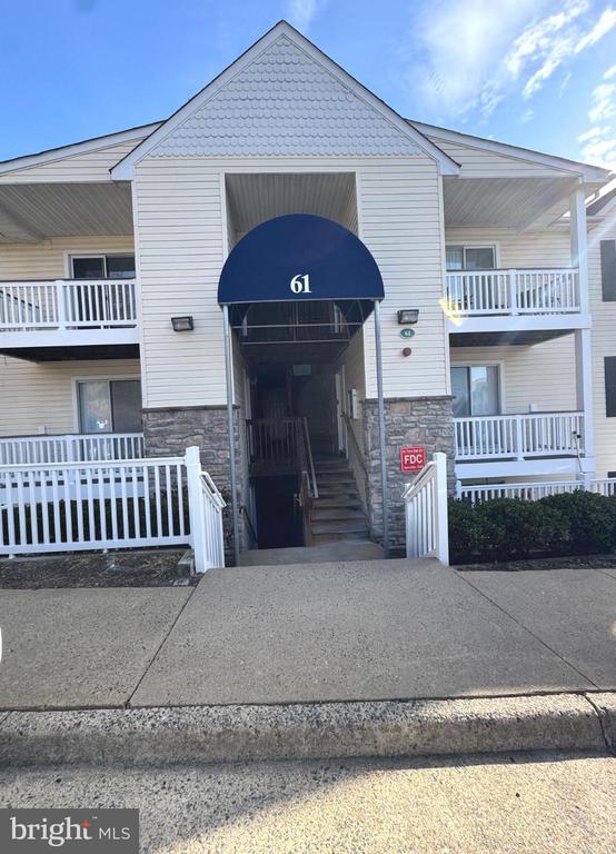 61 FERN OAK CIRCLE 301