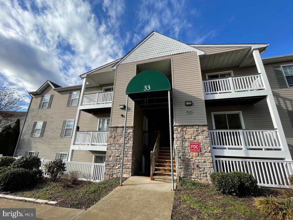33 FERN OAK CIRCLE 33301
