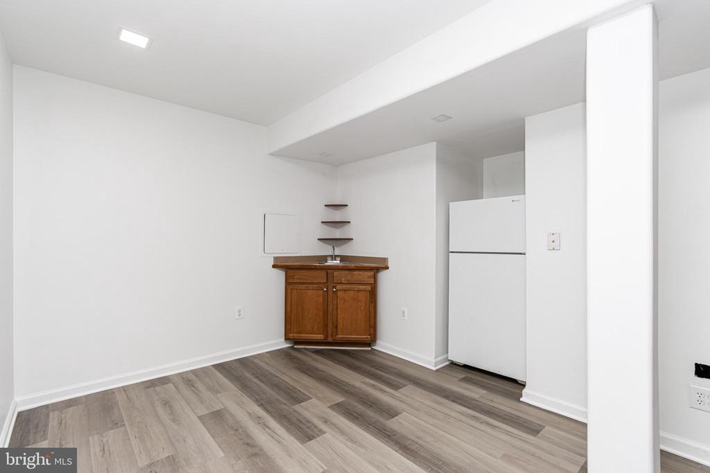 6 MINTWOOD DRIVE