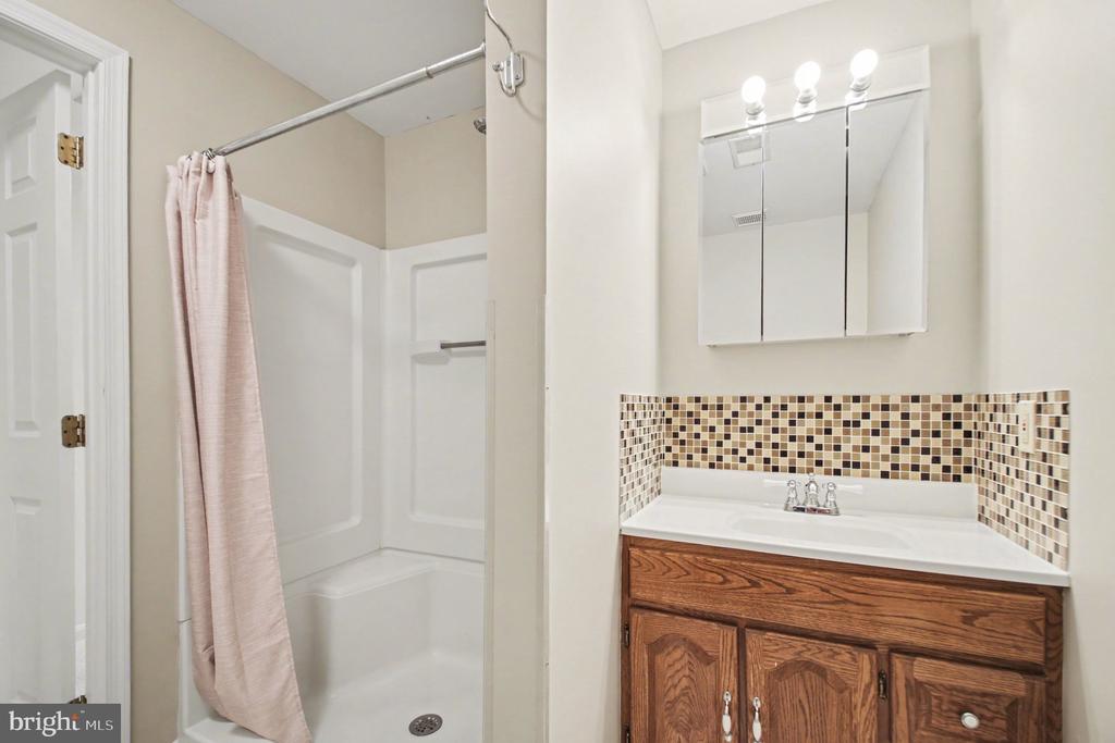 24 WOODS EDGE COURT