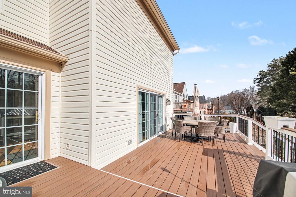 24 WOODS EDGE COURT