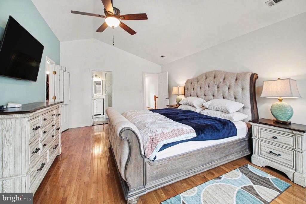 24 WOODS EDGE COURT