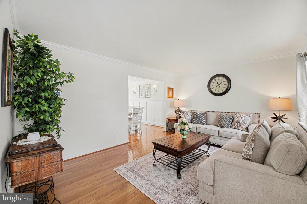 24 WOODS EDGE COURT