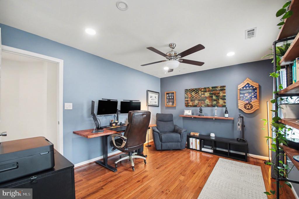 24 WOODS EDGE COURT