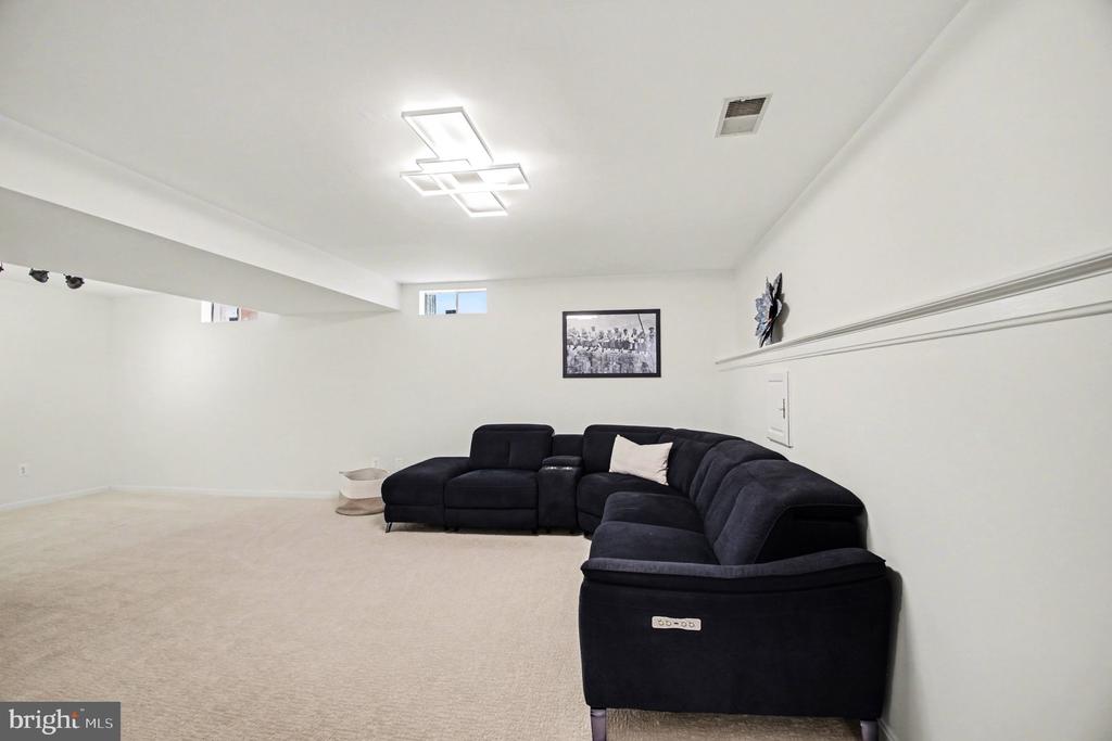 24 WOODS EDGE COURT