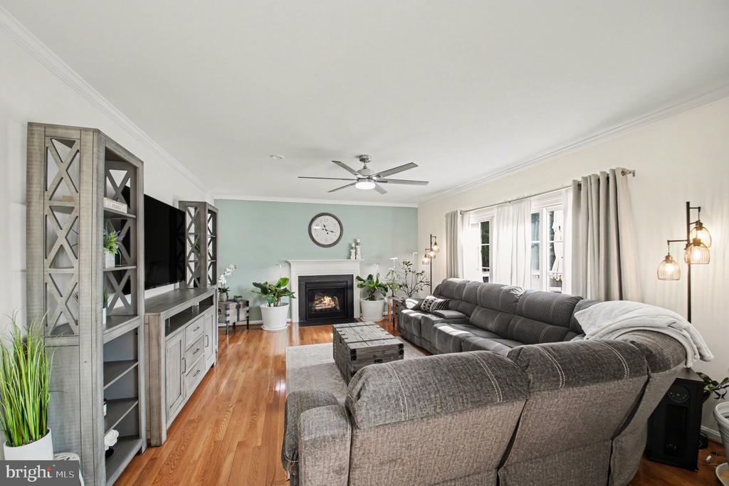 24 WOODS EDGE COURT