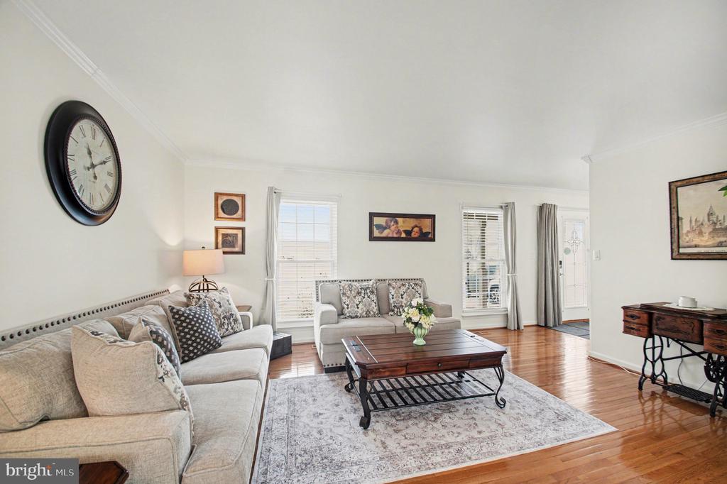 24 WOODS EDGE COURT
