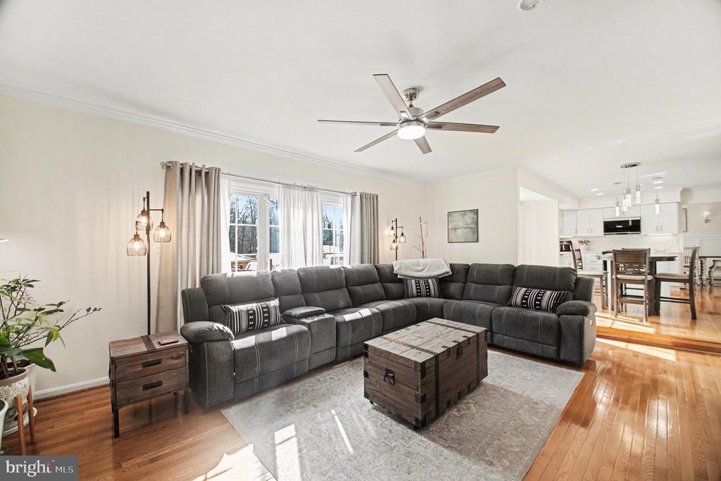 24 WOODS EDGE COURT