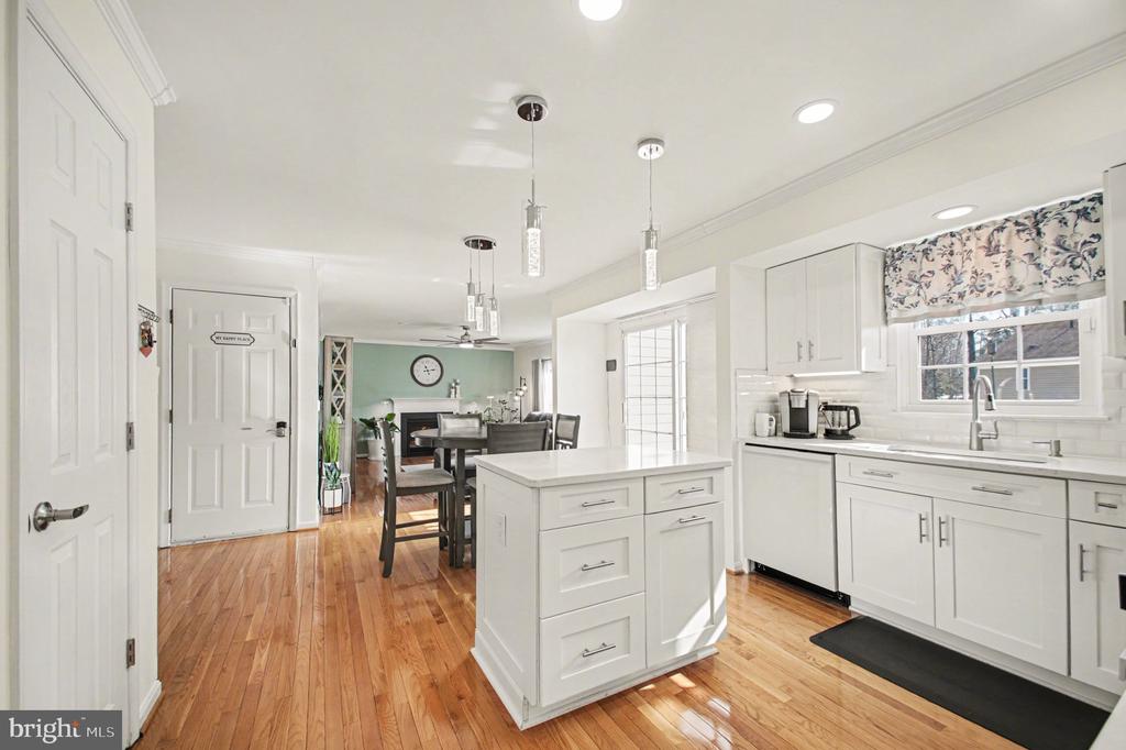 24 WOODS EDGE COURT