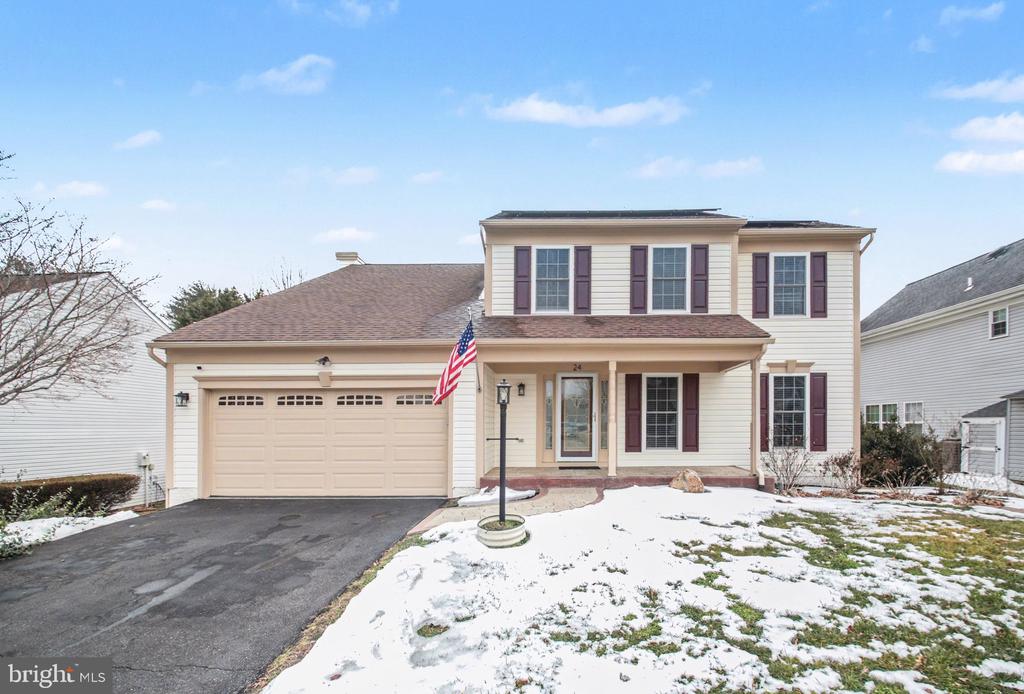 24 WOODS EDGE COURT