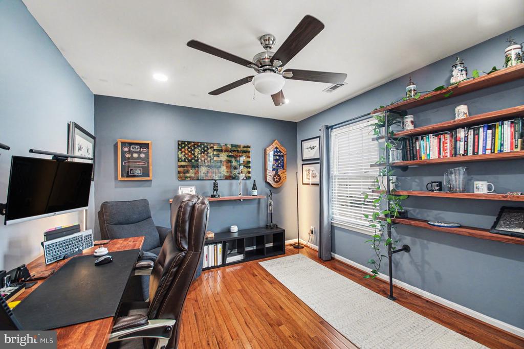 24 WOODS EDGE COURT
