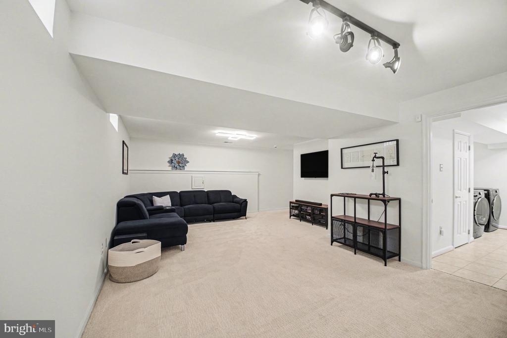 24 WOODS EDGE COURT