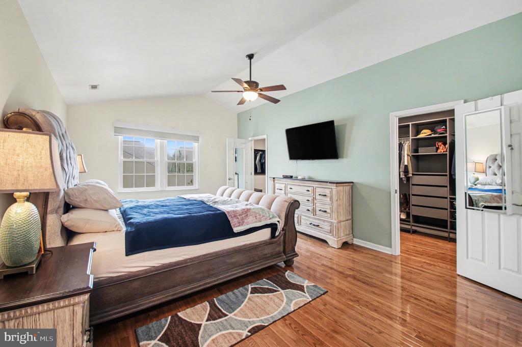 24 WOODS EDGE COURT