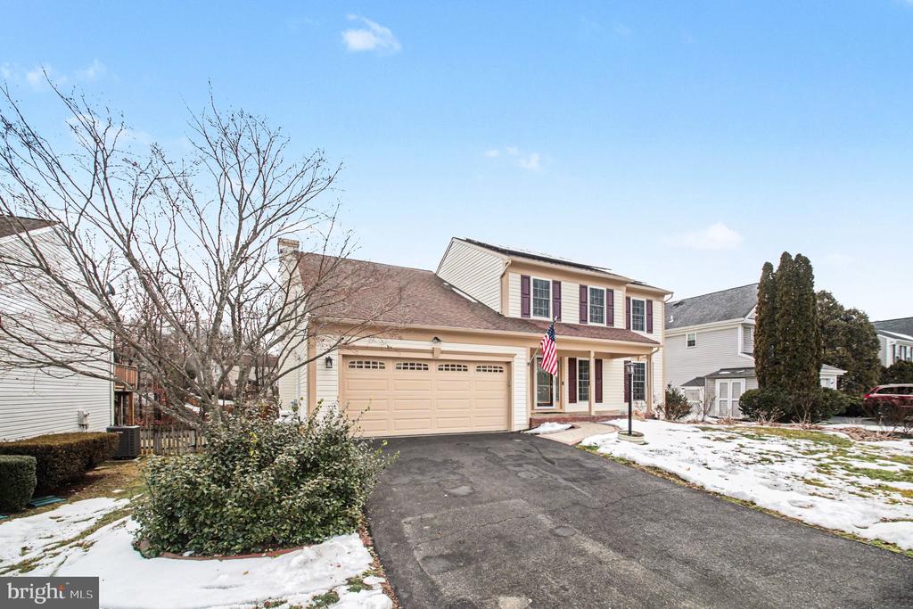 24 WOODS EDGE COURT