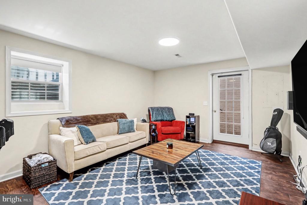 9 BURNINGBUSH COURT