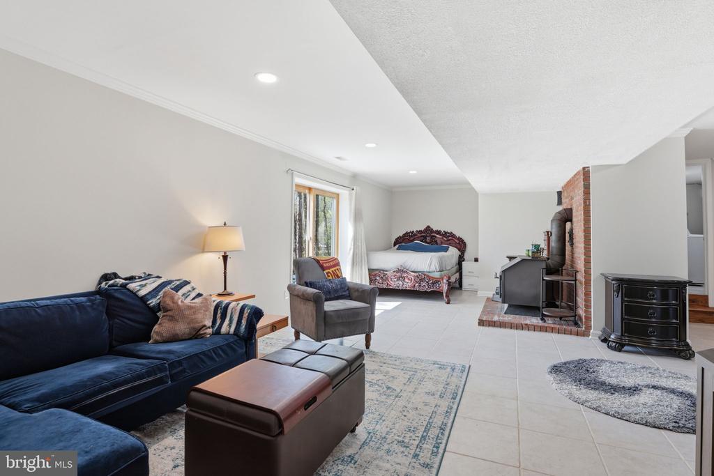 218 MIDSHIPMAN CIRCLE