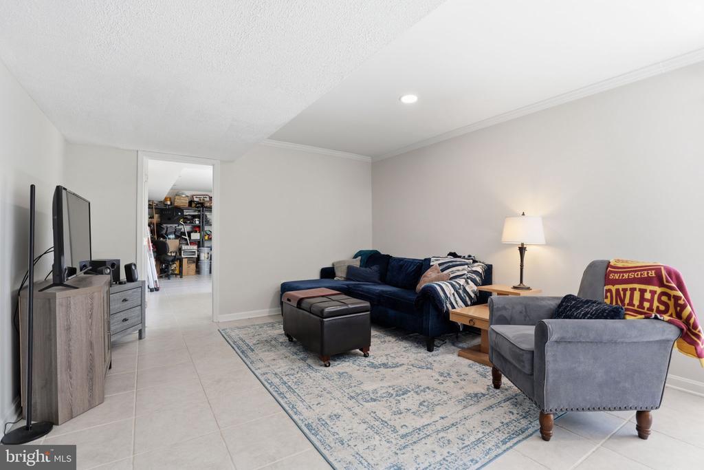218 MIDSHIPMAN CIRCLE